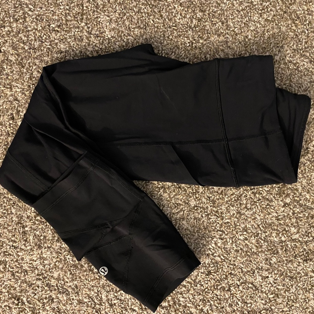 Lululemon Pace rival 22” cropped black leggings with back zipper pocket size 6
